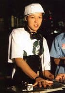 Lead/谷内伸也/上半身・衣装白・オーバーオール黒・帽子・DJ/公式生写真