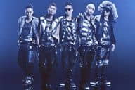 THE SECOND from EXILE/集合(5人)/横型・全身・衣装銀グレー黒・センターTETSUYA・サングラス・背景紺・/ポストカードサイズ/月刊EXILE定期購読特典生写真2012年12月