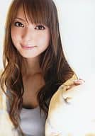 佐々木希/衣装黄色・笑顔・バストアップ・背景白/公式生写真