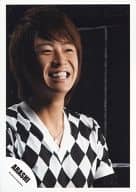 嵐/相葉雅紀/バストアップ・衣装白黒・目線右・笑顔・「Believe/曇りのち、快晴」/公式生写真