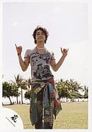 嵐/松本潤/両手指たて・グレーシャツ・ジーンズ・上着腰巻/公式生写真