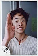 嵐/櫻井翔/右手広げ/バストアップ/緑の貼り紙/公式生写真