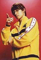 馬場徹(柳生比呂士)/上半身・衣装ユニフォーム・背景赤・左手右ひじ・キャラクターショット/ミュージカルテニスの王子様 Absolute King 立海 feat. 六角 ～Second Service