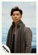 KinKi Kids/堂本剛/上半身・衣装グレー・両手下・体左向き・目線右/公式生写真