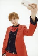 井深克彦/膝上・右手ポケット・左手上げ・自撮り・キャラクターショット/「歴タメLive～ 歴史好きのエンターテイナー大集合!～第4弾」ランダムブロマイド