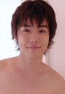 一徹/バストアップ・裸・正面・微笑・両手下・後ろ壁白/公式生写真