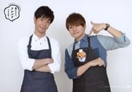 天﨑滉平・大塚剛央/横型・上半身・大塚腕組み・天﨑左手指差し/「天﨑滉平・大塚剛央の「僕たちもう、フレンドですよね?」」テイスティングブロマイド Bセット
