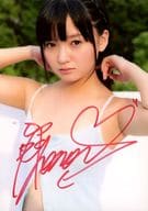 ☆西永彩奈/直筆サイン入り・上半身・衣装水色・両手首元・肘上げ・野外・2Lサイズ/DVD「聖*少女 妄想スケッチ Vol.6」特典生写真