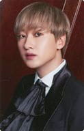 SUPER JUNIOR/ウニョク(EUNHYUK)/バストアップ・衣装黒・蝶ネクタイ・背景茶/「2020 SEASON’S GREETINGS」withdrama予約特典フォトカード