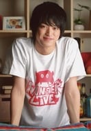 眞嶋秀斗/上半身・衣装白・Tシャツ・両手下・口閉じ/舞台「MONSTER LIVE シーズン2～今回からモンステって名乗ってもいいですか？～」キャストブロマイドB