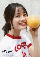 伊藤美来/バストアップ・衣装白・赤/雑誌「My Girl vol.30」Amazon特典ブロマイド