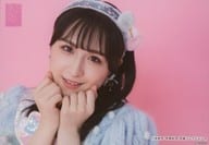 川本紗矢/横型・顔アップ・背景ピンク/AKB48 川本紗矢 卒業記念 衣装コレクション生写真 A