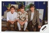 嵐/大野智・櫻井翔・松本潤/横型・座り/「This is 嵐 LIVE 2020.12.31」グッズオフショット/公式生写真