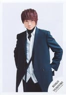 ジャニーズ/内海光司/膝上/「KOHJI × aTsuHiRo 2021 CHRISTMAS EVENT 時をこえたフェスティバル♪ ～過去と未来の真ん中で～」グッズオフショット/公式生写真