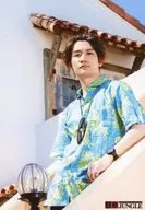 熊谷健太郎/膝上・衣装青・緑・左向き・左腕曲げ/「王様ジャングル EXTRA17 ～10th 王ジャン行脚ツアー 第一弾～沖縄で豪華なBBQパーリーナイト!!」ブロマイドA